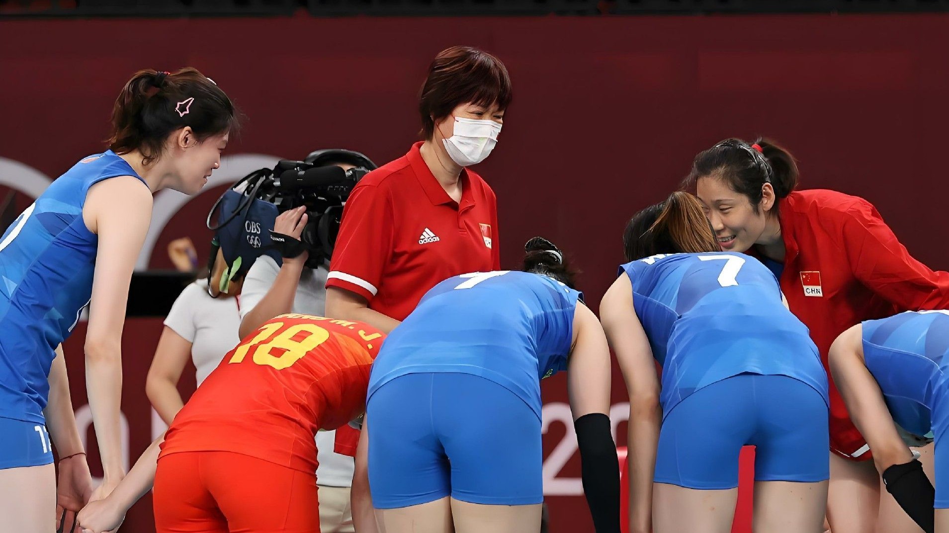 中国女排在比赛中因伤离场，电竞国家队主教练感到担心的简单介绍