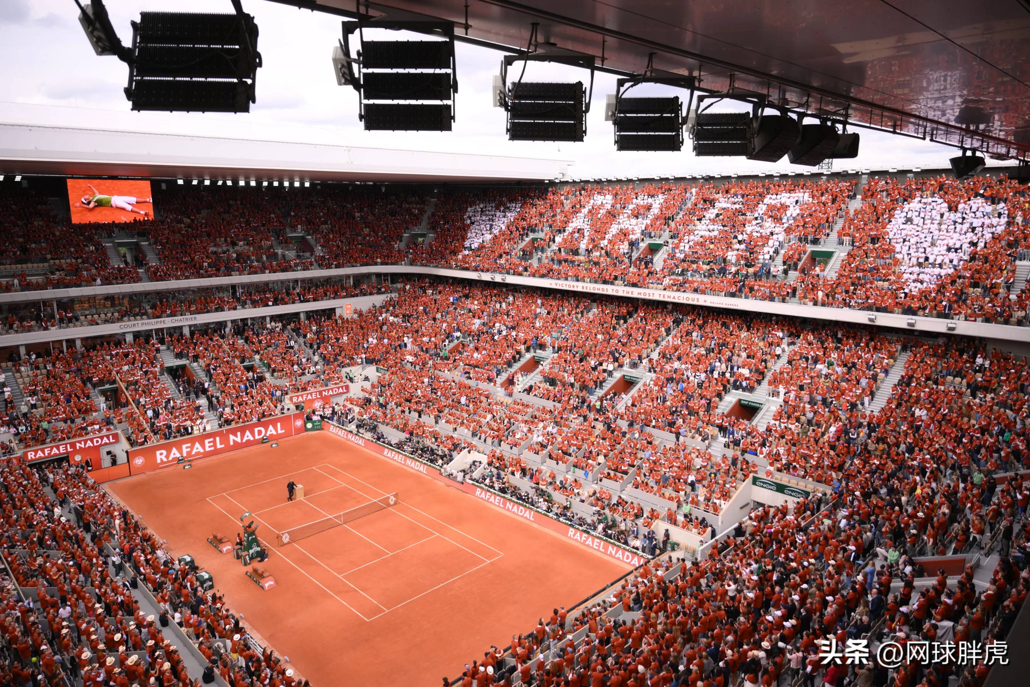 爱游戏官网穆雷回归赛场，挺进下一轮首场状态亮眼，FPX观众沸腾！