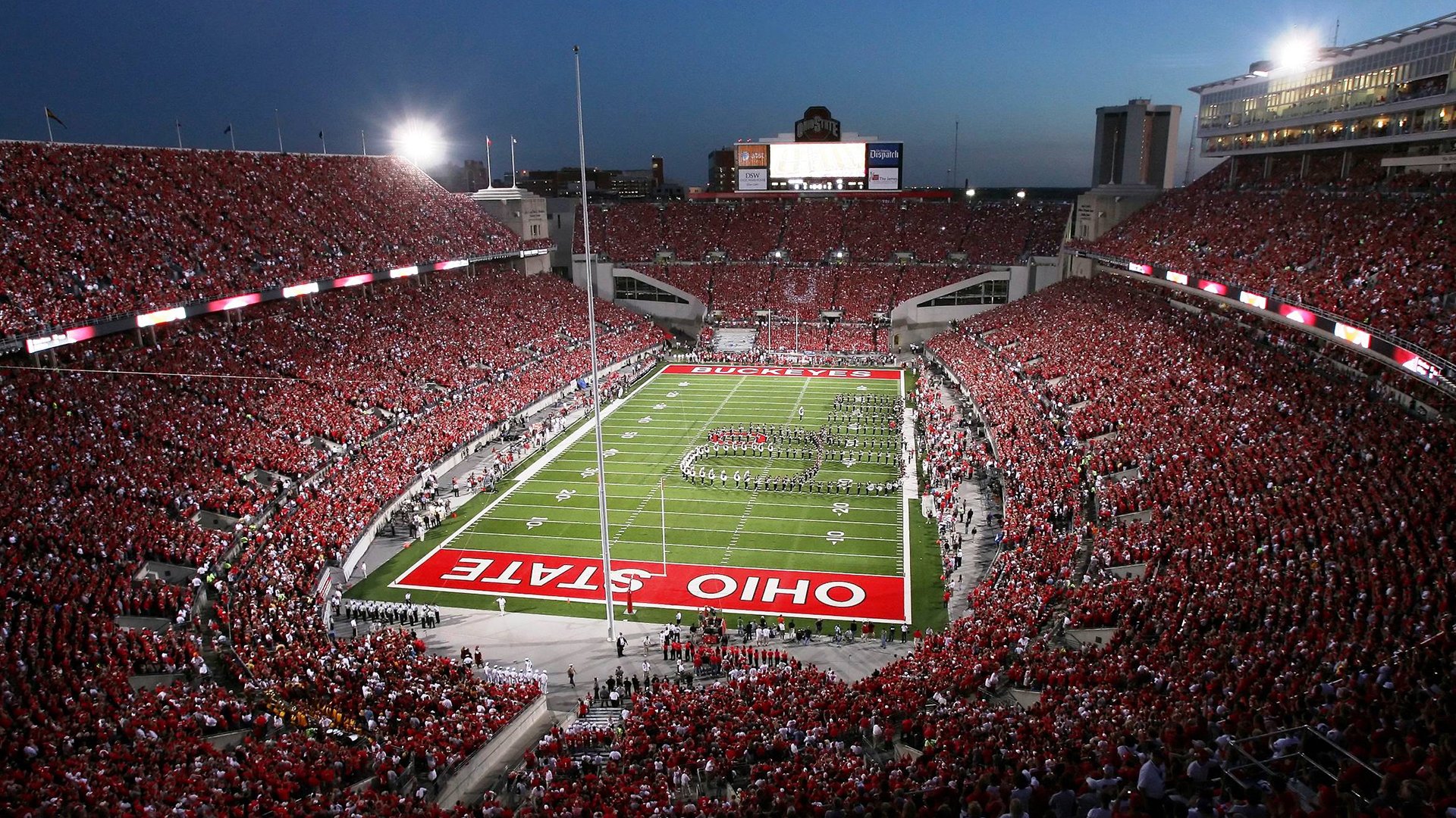 爱游戏APP-萨拉赫回归赛场，逆转首场状态亮眼，雄鹿观众沸腾！